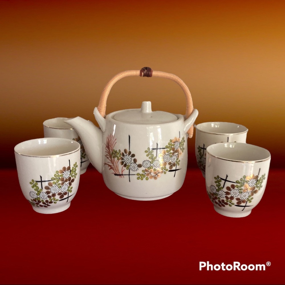 Chinese Tea Cups with Tea Pot! Cherry Blossom Design. Made in Japan.